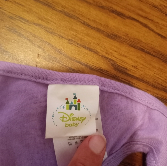 Adorable Ariel bib and socks set - Picture 2 of 4